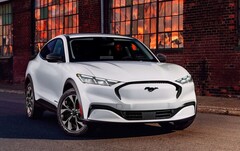 L&#039;équipe de Webfleet a battu le record du monde du plus long trajet effectué par une voiture électrique, grâce à la Ford Mach-E à autonomie étendue. (Source de l&#039;image : Ford)