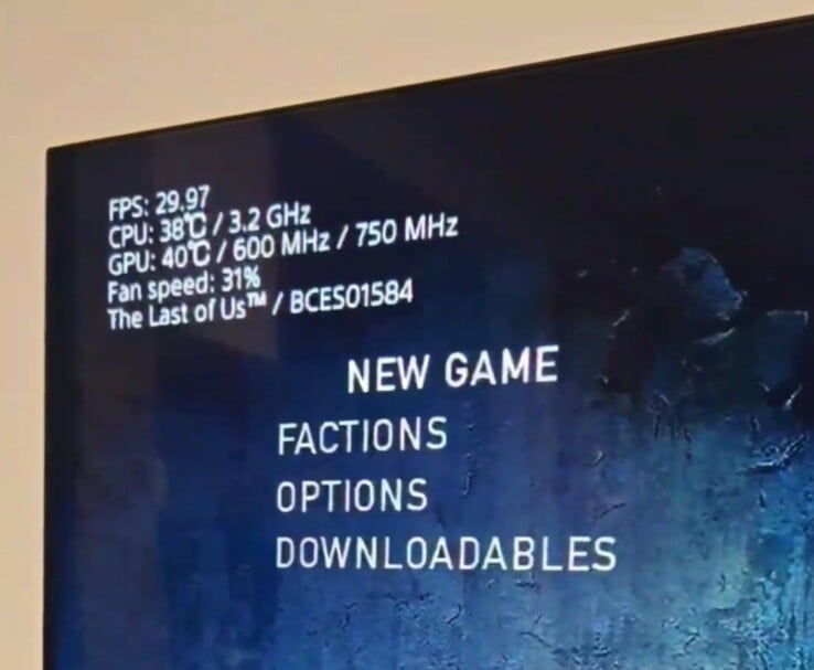 Statistiques à l'écran de la PS3 Slim Pro exécutant The Last of Us : 38 °C pour le CPU, 40 °C pour le GPU et 31 % pour le ventilateur. (Source de l'image : Fun-Equivalent-7785 via Reddit / r/PS3)