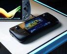Une Steam Deck affichant l'écran d'accueil de SteamOS est posée sur un bureau d'un blanc éclatant, à côté de divers PC de jeu portables fonctionnant sous Windows, dont les appareils ASUS ROG Ally et Ayaneo. (Source de l'image : Notebookcheck)