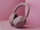 Le WH-1000XM5 a reçu un rafraîchissement rose similaire en septembre 2024.