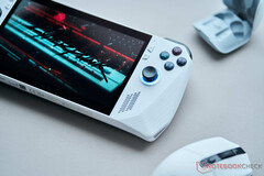 Le ROG Ally a reçu quelques améliorations utiles avec le BIOS 323 mais pas de correctif pour la carte MicroSD. (Source de l'image : NotebookCheck)