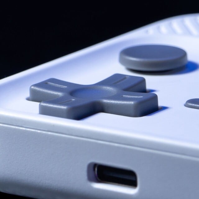 Les boutons de la manette M4 d'Abxylute donnent l'impression d'une manette ancienne. (Source de l'image : Donald Zhang, PDG, Abxylute)