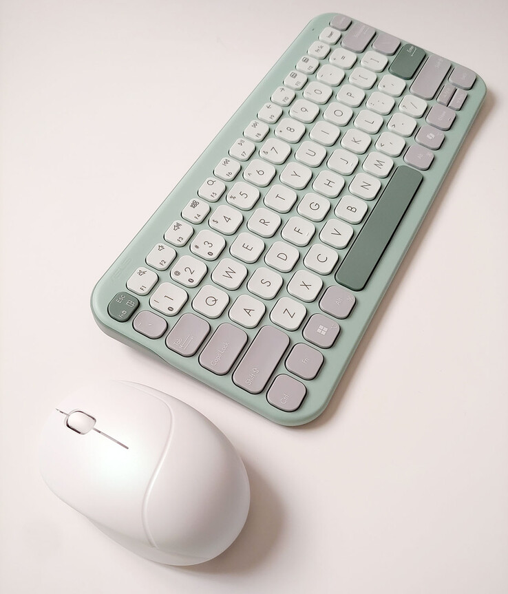 Asus apporte une touche de décontraction au travail avec la souris Fragrance et le clavier Marshmallow. (Source de l'image : Notebookcheck)