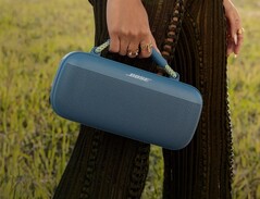 La poignée flexible donne à la Bose SoundLink Max l'aspect d'un sac à main (Image Source : Bose)