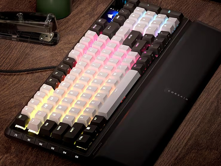 Le Vanguard 96 (photo) remplace les touches MGX à effet Hall par des touches mécaniques. (Source de l'image : Corsair)