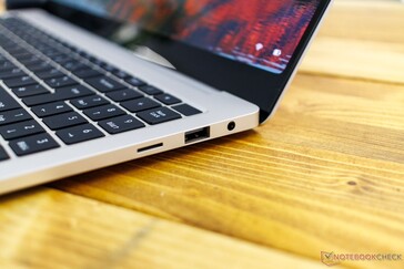 Samsung Galaxy Book3 Pro 16 - Ports à droite