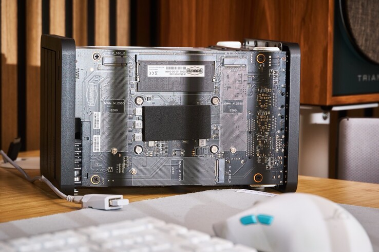 La carte mère F4-425 Plus comporte trois emplacements M.2-2280.