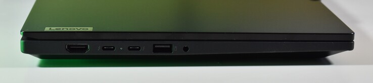 gauche : HDMI, 2x Thunderbolt 4, USB-A 3.2 Gen 1, 3.5mm Audio