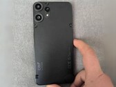 D'autres Redditors ont indiqué que le téléphone pourrait être un peu plus petit que son prédécesseur (Image source : PanickCat via Reddit)