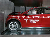 La Tesla Model Y obtient une note de 5 étoiles aux tests de sécurité. (Source de l'image : NHTSA)