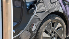 Les ports NACS de Hyundai se trouvent de l'autre côté (Crédit photo : Sam Abuelsamid/LinkedIn)