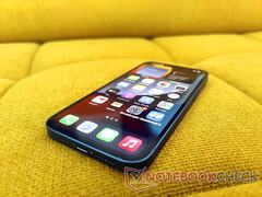 L'iPhone 13 peut désormais bénéficier du service T-Satellite avec Starlink. (Source de l'image : Notebookcheck)