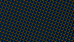 Le panneau principal utilise également une matrice de sous-pixels RGGB composée d'une LED rouge, d'une LED bleue et de deux LED vertes.