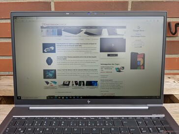 HP ZBook Firefly 15 G8 en utilisation extérieure