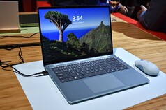 Lenovo IdeaPad Vibe 14 en bleu « Chill Blue ».