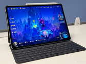 La nouvelle GT Pad 2 Pro serait équipée d'un Snapdragon 8 Gen 3. Photo : la tablette de jeu qui a fait l'objet d'une fuite. (Source de l'image : Weibo)