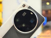Bien qu'il ait obtenu la première place dans le test de zoom de DxOMark, le Xiaomi 15 reste dans une position médiocre dans le classement des appareils photo phares. (Source de l'image : Alexander Fagot, Notebookcheck)