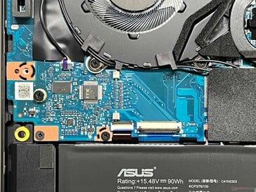 Emplacement SSD secondaire (PCIe 4.0 x2)