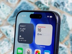 Le successeur de l'iPhone 17 Pro pourrait être doté d'une découpe plus petite (Image source : Notebookcheck)