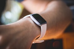 Trois nouveaux modèles de vêtements de fitness de Fitbit ont été découverts dans l&#039;application de la société. (Image source : Kamil S via Unsplash)