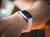 Trois nouveaux modèles de vêtements de fitness de Fitbit ont été découverts dans l'application de la société. (Image source : Kamil S via Unsplash)