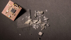 le vPCB se transforme en une substance gélatineuse lors du recyclage sans endommager le cœur de l'électronique (Source de l'image : Mark Stone/Université de Washington)