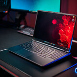 Ordinateur portable AMD Ryzen 9 9955HX3D et RTX 5090 pour des performances de jeu maximales - Critique du XMG Neo 16 A25