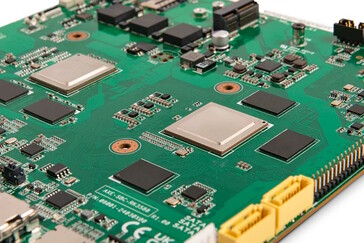 La carte dispose de deux connecteurs SATA (Image source : Axelera)
