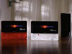 De nouvelles spécifications du Pocket Play ont été révélées. Sur la photo : les trois coloris du téléphone de jeu.