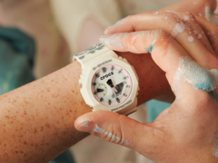 La Casio G-Shock GA2100CROCS25-7 (photo) porte un logo Crocs personnalisé sur le cadran. (Source de l&#039;image : Casio)