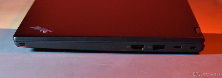 à droite : stylo numériseur, HDMI, USB A 3.2 Gen 1, USB C 3.2 Gen 2, verrou Kensington