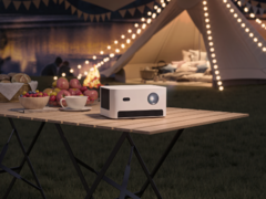 Le projecteur Dangbei Neo est un appareil portable compact offrant une luminosité de 540 lumens ISO. (Source de l'image : Dangbei)