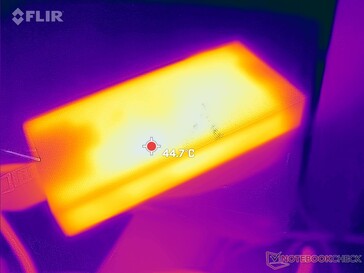 L'adaptateur secteur peut atteindre plus de 45 °C lorsque l'on joue pendant plus d'une heure