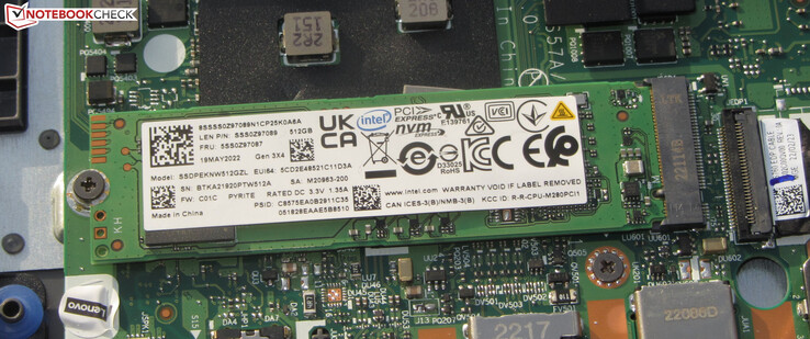 Un disque SSD Intel PCIe 3 sert de disque système.