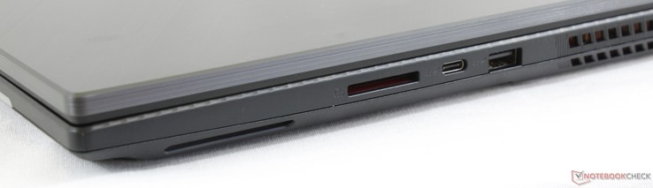 Côté droit : lecteur de carte SD, USB C Gen. 2, USB A 3.1 Gen. 2, verrou de sécurité Kensington.