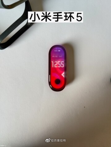 Faux Mi Band 5 avec plein écran. (Image source : /Leaks)