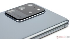 À l'instar du Galaxy S20 Ultra (illustré ici), Samsung pourrait également utiliser un appareil photo sur le Galaxy S26 Ultra, selon un rapport. (Source de l'image : Notebookcheck)