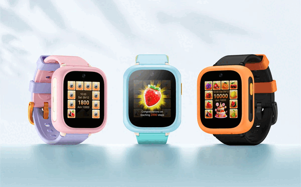 La montre TCL Kids Watch K5 est disponible en rose aube, bleu ciel et orange météore.