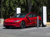 Tesla Model 3 à un superchargeur. (Source de l'image : Tesla)