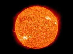 Une photo montrant le soleil et de nombreuses éruptions solaires. (Source de l&#039;image : WikiImages - Pixabay)