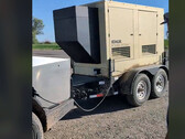 Cybertruck relié à un générateur diesel (Image source : TheSmiths/TikTok)