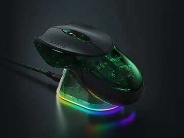 Razer Boomslang 20th Anniversary Edition sur la station de charge Mouse Dock Pro. (Source de l'image : Razer)