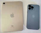 L'iPad mini et l'iPhone 13 Pro Max sont tous deux équipés d'un SoC A15 Bionic, mais ils diffèrent légèrement. (Image : Sanjiv Sathiah/Notebookcheck)