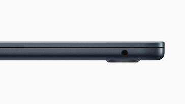 Apple MacBook Air 15 pouces : Droite - Prise pour casque d'écoute. (Source de l'image : Apple)