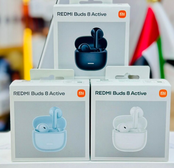 Boîtes montrant les options de couleur de la Buds 8 Active