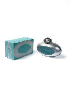Coffret de collection argenté et bleu sarcelle en forme de capsule, dédié à la collaboration entre Casio G-Shock et C2H4.