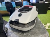 La tondeuse robotisée A2 de Dreame est présentée à l'IFA 2024. (Source de l'image : NotebookCheck)