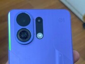 Prise en main d'un smartphone de la série "K13 Turbo". (Source de l'image : ZionsAnvin via X)