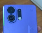 Prise en main d'un smartphone de la série "K13 Turbo". (Source de l'image : ZionsAnvin via X)