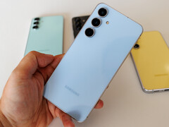 Le Galaxy S25 FE pourrait être lancé avec un bien meilleur SoC que le Galaxy S24 FE illustré ici (source d'image : Notebookcheck)